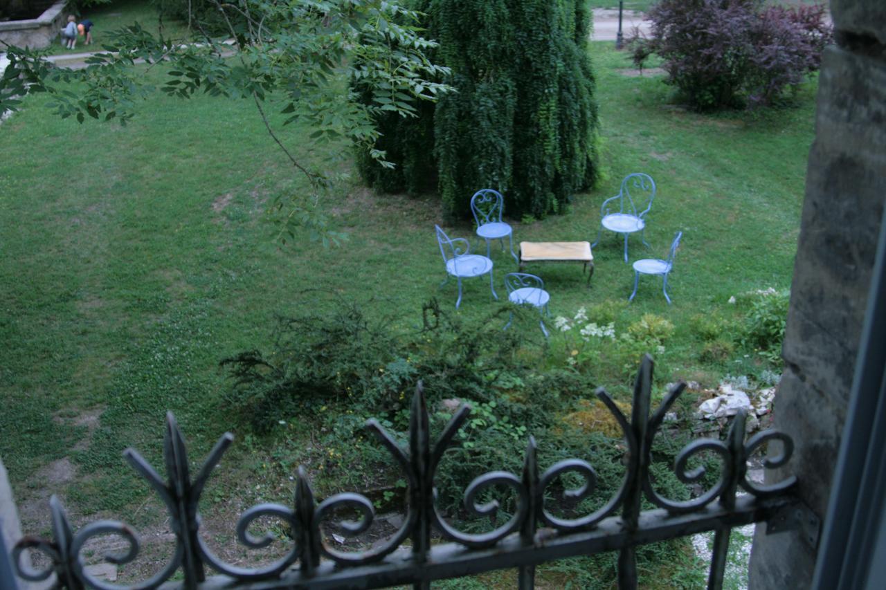 Domaine Des Douves Bed & Breakfast Ancy-le-Franc Exterior photo