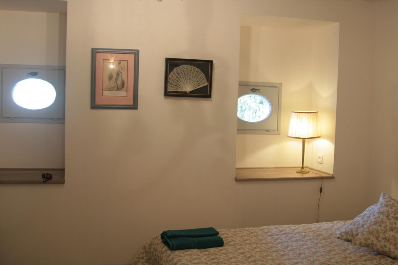 Domaine Des Douves Bed & Breakfast Ancy-le-Franc Exterior photo